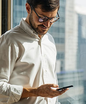 Persona con teléfono